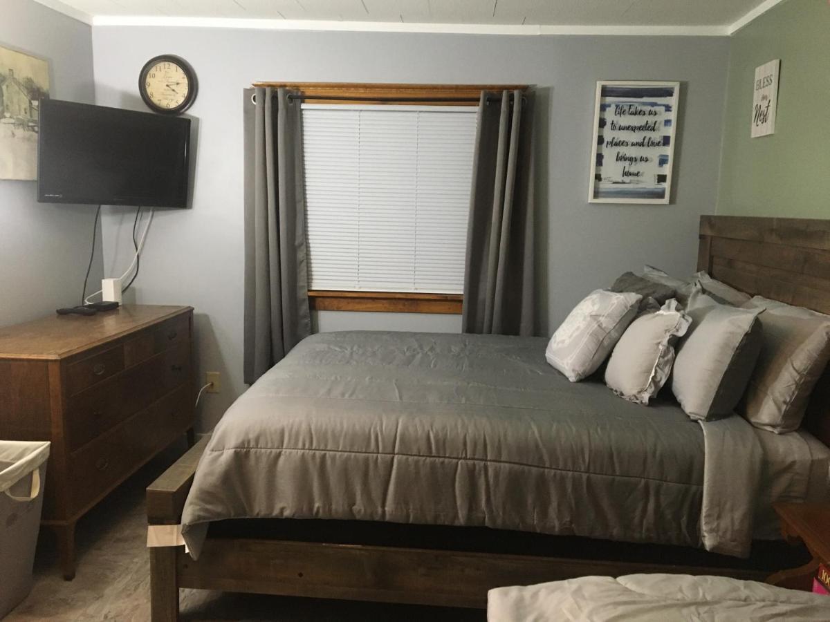 Home Away From Home, Recently Renovated North Troy Eksteriør billede